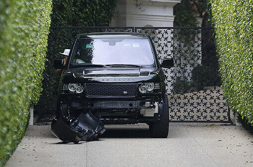 Ein bisschen demoliert sieht David Beckhams Range Rover aber schon aus.
