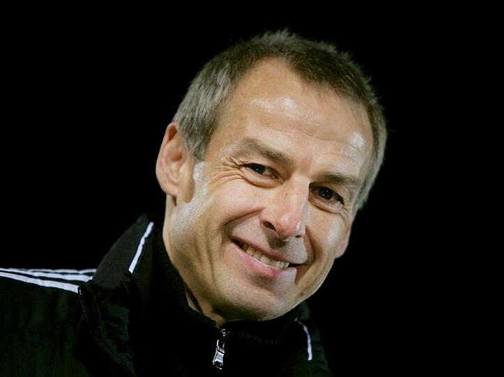 Bayern-Trainer Jürgen Klinsmann freut sich über den Triumph in Lissabon.
