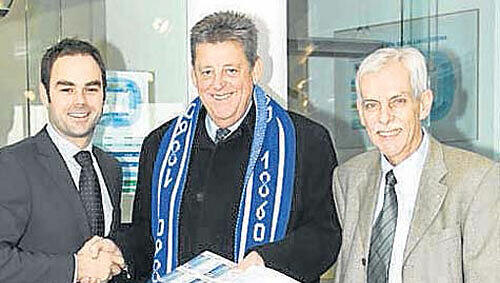 Gerhard Schuler (Mitte) mit den Löwen-Bossen Robert Schäfer (l.) und Dieter Schneider. Gerhard Schuler (Mitte) mit den Löwen-Bossen Robert Schäfer (l.) und Dieter Schneider.