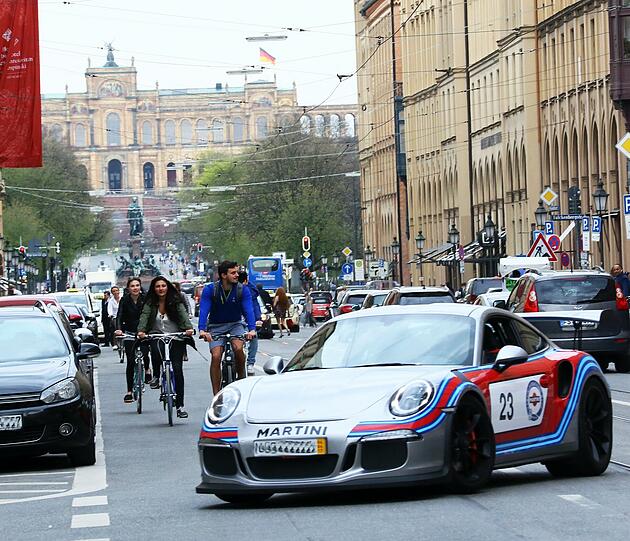 Einfach zeigen, was man so hat &ndash; natürlich auf der Maximilianstraße.