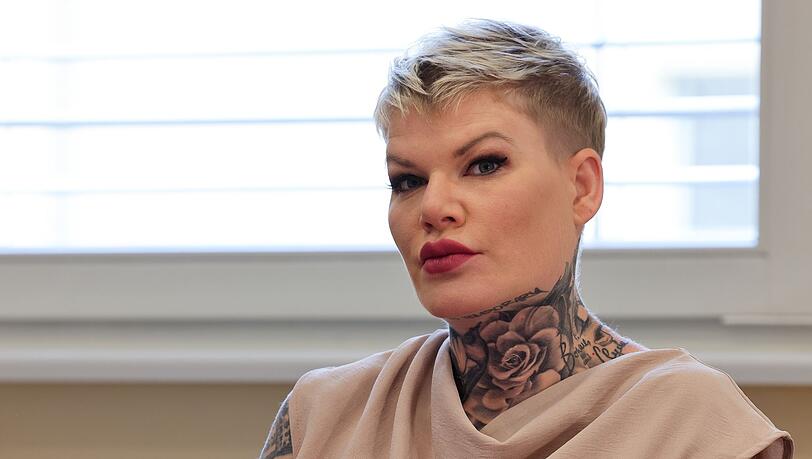 Melanie Müller kämpft vor Gericht gegen eine Verurteilung zu einem Hitlergruß und Drogenbesitz. (Archivbild) Melanie Müller kämpft vor Gericht gegen eine Verurteilung zu einem Hitlergruß und Drogenbesitz. (Archivbild)