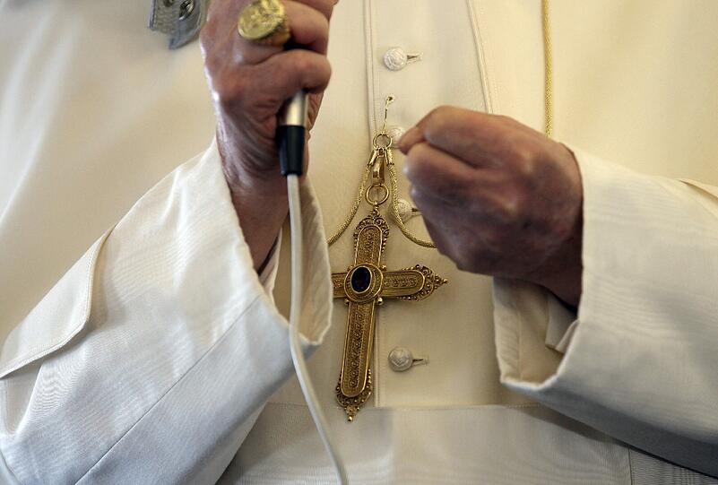 Papst Benedikt XVI. ist zu seinem ersten offiziellen Staatsbesuch in Deutschland eingetroffen.