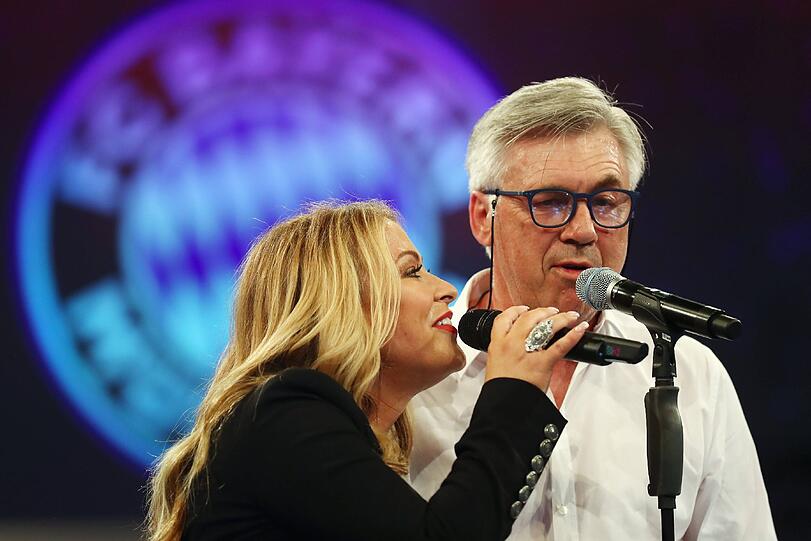 Trainer Carlo Ancelotti wagte gar ein Duett mit Anastacia