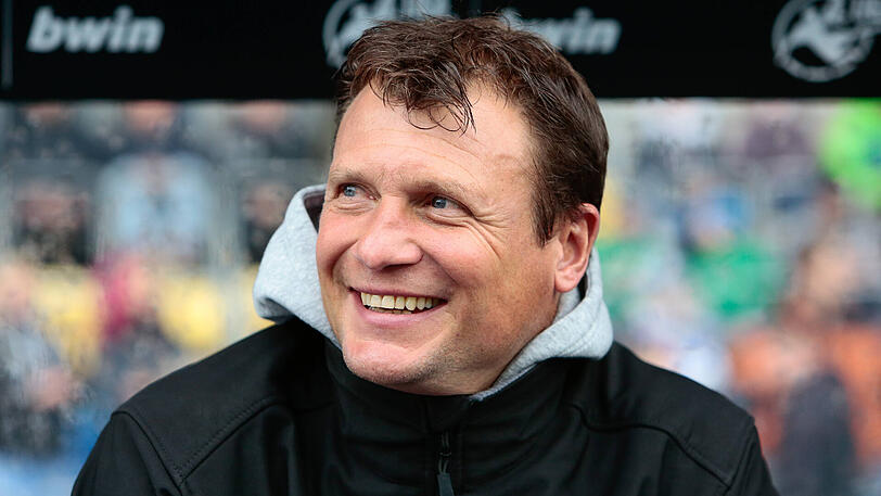 Der Trainer der SpVgg Unterhaching Claus Schromm.