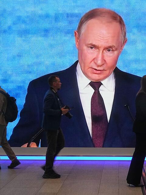 Bei der Plenarsitzung am Nachmittag h&auml;lt Putin traditionell eine Rede zur Weltpolitik und der wirtschaftlichen Lage Russlands&nbsp;und beantwortet Fragen.