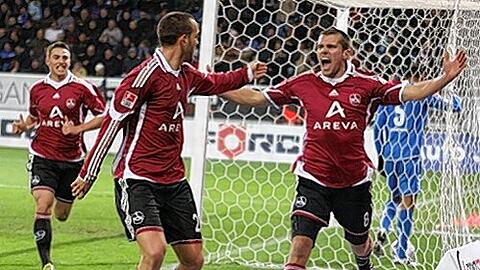 Emotionen pur: Torschütze Christian Eigler freut sich über sein Tor in Hoffenheim und  lässt sich von Julian Schieber (links) beglückwünschen.