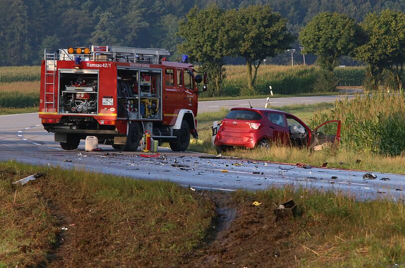 Der Verkehrsunfall auf der B12 bei Reichertsheim endete für den jungen Autofahrer tödlich.