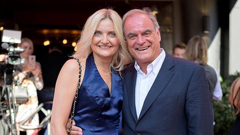 Georg Kofler hat eine neue Freundin. Auf einer Promi-Gala stellte er Isabel Grupp als die neue Frau in seinem Leben vor.