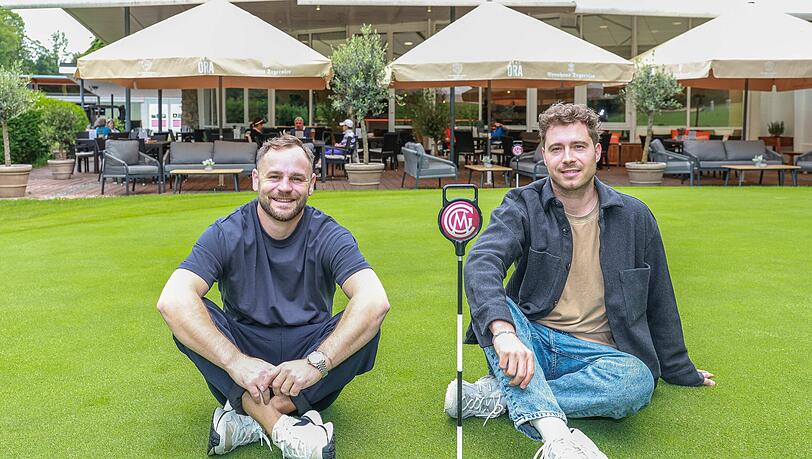 Fabian Fischer (l,35) und Moritz Petan (34) sind die neuen Wirte im Clubrestaurant des Münchener Golfclubs. Das Isar Ora richtet sich explizit auch an Nicht-Golfer. Fabian Fischer (l,35) und Moritz Petan (34) sind die neuen Wirte im Clubrestaurant des Münchener Golfclubs. Das Isar Ora richtet sich explizit auch an Nicht-Golfer.