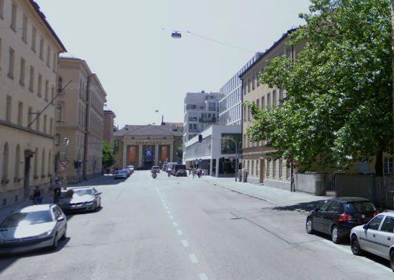 Nicht weit weg von der Katharina-von-Bora-Straße: das Parkcafé. Von dort ist man zu Fuß schnell auf der Sonnenstraße, und am Bahnhof.