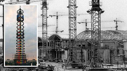 Die Messe im Aufbau, hier ein Bild aus dem Jahr 1996. Kurz nach der Fertigstellung hat der Moving Tower noch geleuchtet.