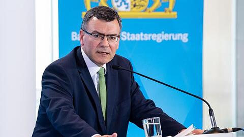 Florian Herrmann (CSU), Leiter der bayerischen Staatskanzlei, spricht zur Presse. Foto: Sven Hoppe/dpa-Pool/dpa