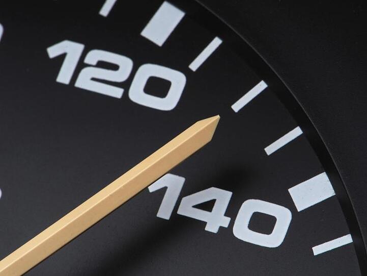 Am Freitag waren Überlegungen einer der Kommissions-Arbeitsgruppen bekannt geworden - darunter ein Tempolimit von 130 Kilometern pro Stunde auf Autobahnen.
