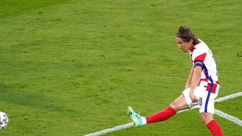 Doch dann kam Luka Modric. Der Kroate erzielt per Außenrist in Weltklassemanier die erneute Führung. Doch dann kam Luka Modric. Der Kroate erzielt per Außenrist in Weltklassemanier die erneute Führung.