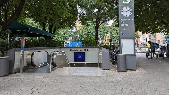 Nach drei Jahren wieder offen: Der Zugang zum Rosenheimer Platz von der Weißenburger Straße aus.