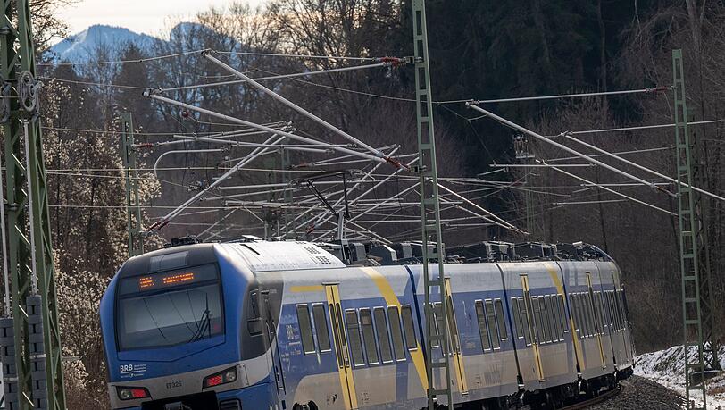 Aufgrund von Bauarbeiten kommt es bei Z&uuml;gen der Bayerischen Regiobahn zu Versp&auml;tungen und Ausf&auml;llen von Haltestellen. (Symbolbild)
