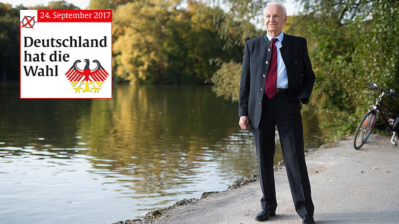"Bayerisch, sympathisch, stark": Das sind für den CSU-Ehrenvorsitzenden Edmund Stoiber die Argumente, warum der Wähler sein Kreuzerl bei der CSU machen soll. Hier steht der 75-Jährige am Seehaus im Englischen Garten.