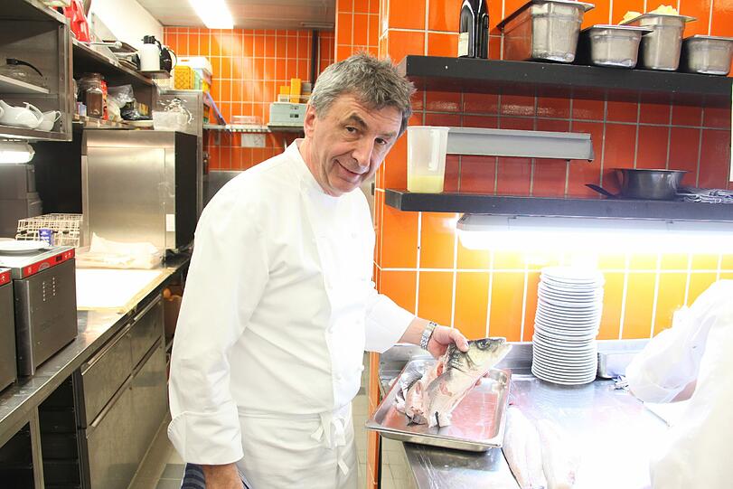 Im Allerheiligsten des Gourmettempels Tantris, der Küche, herrschen Präzision, Perfektion - und Stille.