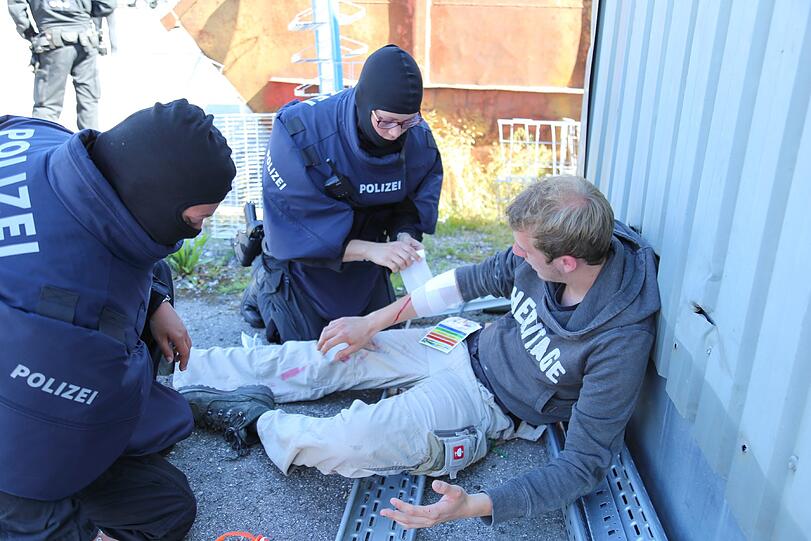 Feuer, Kunstblut und falsche Attentäter: Die Bilder vom Übungswochenende des MKT gibt's hier zum Durchklicken.