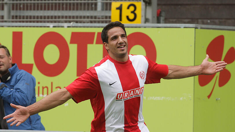 1. FSV Mainz 05 (2009/10-2010/11): Im Halbfinal-Rückspiel der A-Junioren Bundesliga Endrunde gegen die U19 von Hansa Rostock erzielte Grimaldi einen Treffer.