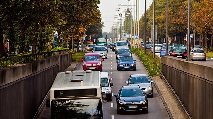 Die Dehoga wehrt sich gegen ein geplantes Diesel-Fahrverbot. (Archiv)