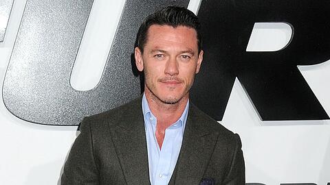Luke Evans ist derzeit glücklich vergeben.