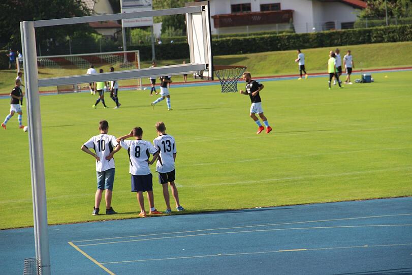 Die Bilder vom Vorbereitungsspiel der Löwen gegen den FC Basel.