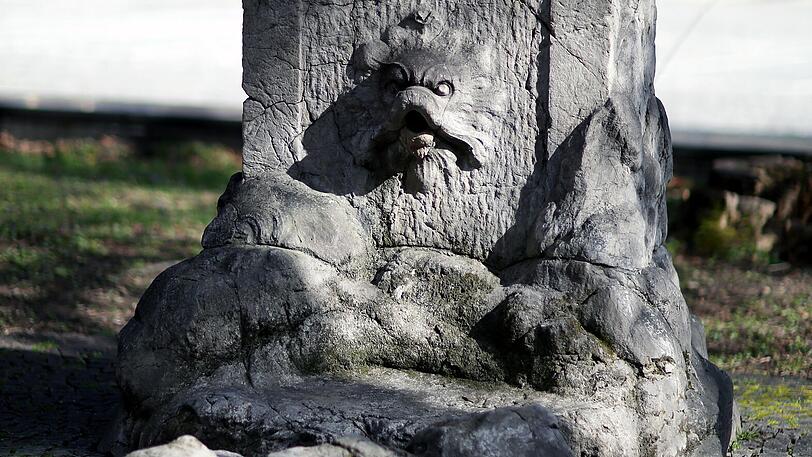 Ein Felsenbrunnen von 1790 &ndash; seit 2004 sogar wieder mit Wasser.