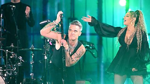 Robbie Williams live auf der Bühne am 27.08.2022 in München auf dem Messegelände.