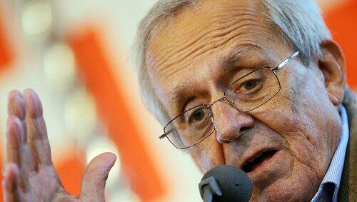 Politischer Querdenker: Dieter Hildebrand. Politischer Querdenker: Dieter Hildebrand.