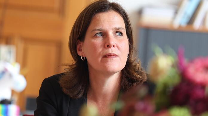 Verena Dietl gibt ihren Posten als Aufsichtsratsvorsitzende der Münchner Wohnen an OB Dieter Reiter ab.