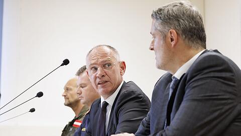 Österreichs Innenminister informierte mit Ermittlern über die bisherigen Erkenntnisse.