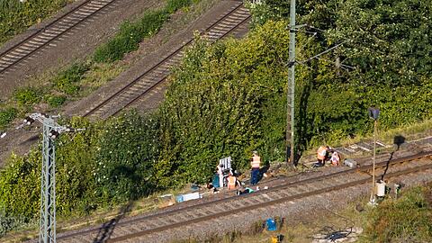 Seit dem späten Vormittag können die Fernzüge auf der wichtigen Ost-West-Verbindung zwischen Hannover und Berlin in beiden Richtungen wieder ohne Umleitungen und Verzögerungen fahren.