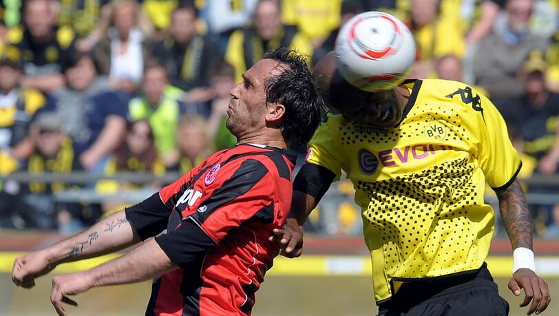Aller Einsatz half Eintracht Frankfurt (Theofanis Gekas) nichts im Spiel gegen Dortmund. Die Hessen steigen ab.