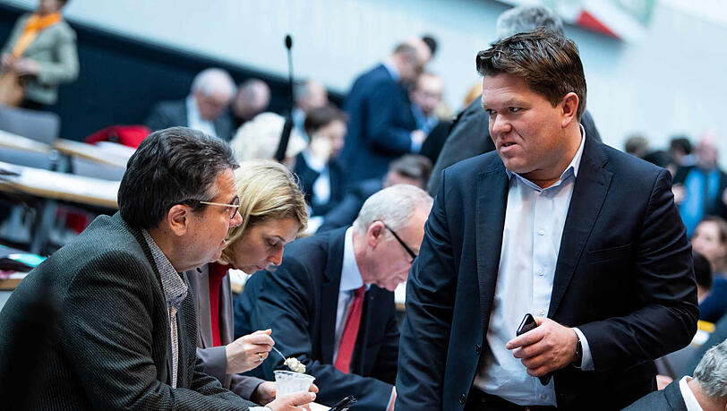 Florian Post (r.), hier im Gespräch mit Sigmar Gabriel. Florian Post (r.), hier im Gespräch mit Sigmar Gabriel.