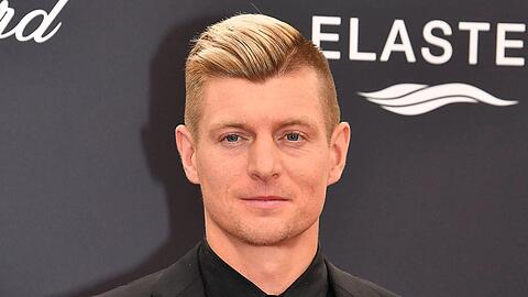 Nachdem er sich in den vergangenen Wochen bei vielen Veranstaltungen - wie etwa der Bambi-Verleihung im November - zeigte, will Toni Kroos jetzt erstmal kürzertreten.