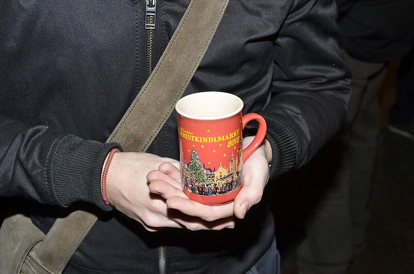 Name: Heidelbeerglühwein
Stand: Glühweinstand, Marienplatz 
Preis: 4 Euro
Menge: 0,2 Liter
Sterne: 4/5

FAZIT: Witzig! Mein Mund ist voller Gummibärchen &ndash; also Heidelbeergummibärchen, wenn es die geben würde. Ja, es macht irgendwie Spaß seinen Becher wegzuschlürfen.