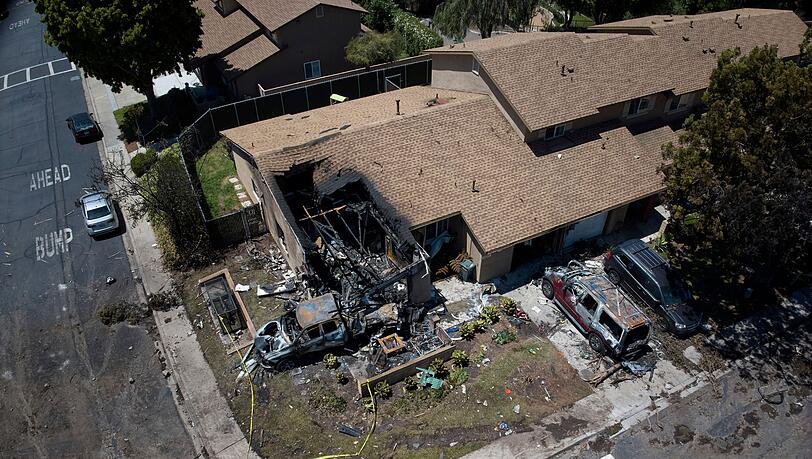 Tödlicher Kleinflugzeugabsturz in einem Wohngebiet im südkalifornischen San Diego.