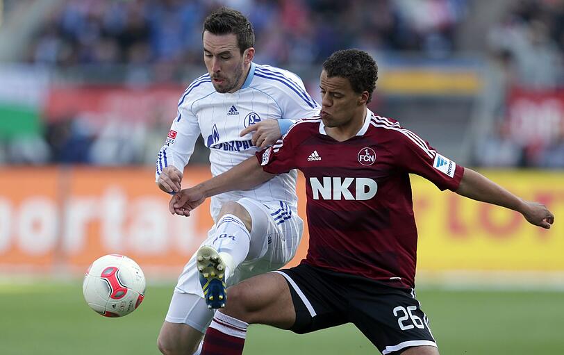 Am Samstag konnte Timothy Chandler (r.) noch gegen Schalke auflaufen. Jetzt setzt ihn eine Oberschenkelzerrung außer Gefecht.