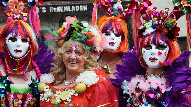 Klicken Sie sich durch die weiteren Bilder vom Faschingsumzug am Sonntag.