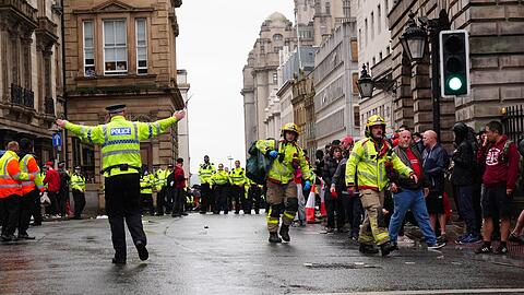 Polizei und Rettungskräfte in der Water Street.
