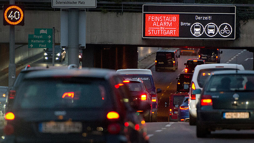 Ein Verbund aus öffentlichen Verkehrsmitteln, Carsharing, Rad- und Fußverkehr soll so attraktiv gestaltet werden, dass ein großer Teil der Menschen auf den Besitz privater Pkw verzichtet.