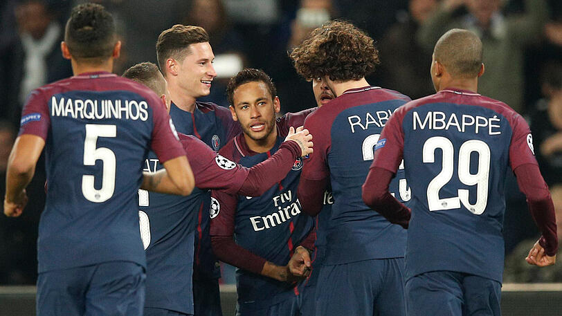 Pariser Jubelarie inklusive Julian Draxler und Neymar.