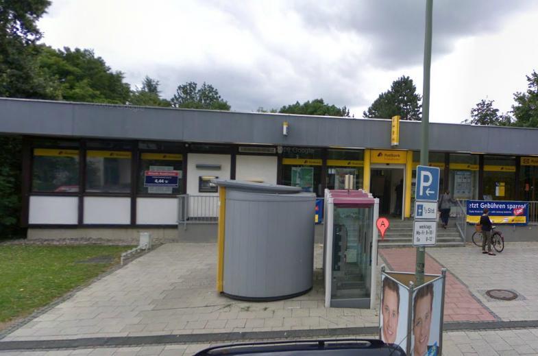 Zieht um: Das Postbank Finanzcenter in der Meistersingerstraße 77.