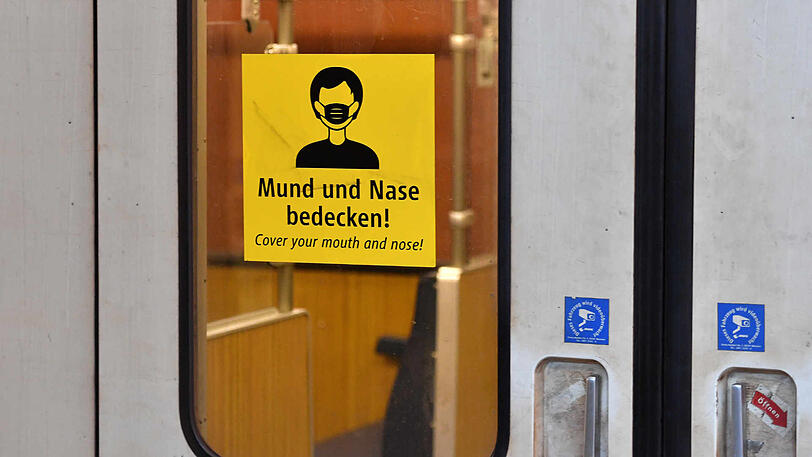 Neue Lockerungen in Bayern und in anderen Bundesländern - aber die bundesweite Maskenpflicht in Transportmitteln und im Einzelhandel bleibt. (Symbolbild)
