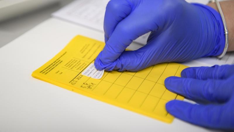 Für Corona-Geimpfte soll es demnächst Lockerungen geben. Ländern, Städten und Gemeinden geht es allerdings nicht schnell genug. Für Corona-Geimpfte soll es demnächst Lockerungen geben. Ländern, Städten und Gemeinden geht es allerdings nicht schnell genug.