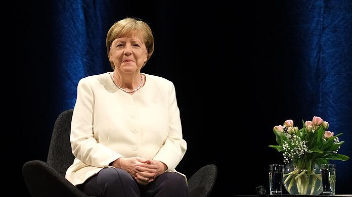 Angela Merkel erhalte die Ehrung für ihren Einsatz in einer Zeit, die von internationalen Krisen geprägt gewesen sei, erläuterte ein Sprecher der bayerischen Staatsregierung. (Archivbild)