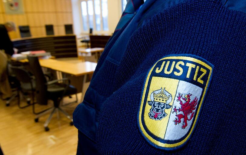 Weil sie die tödliche Misshandlung ihrer kleinen Tochter durch ihren Lebensgefährten vertuscht hatte, wurde eine Mutter zu acht Jahren Haft verurteilt.