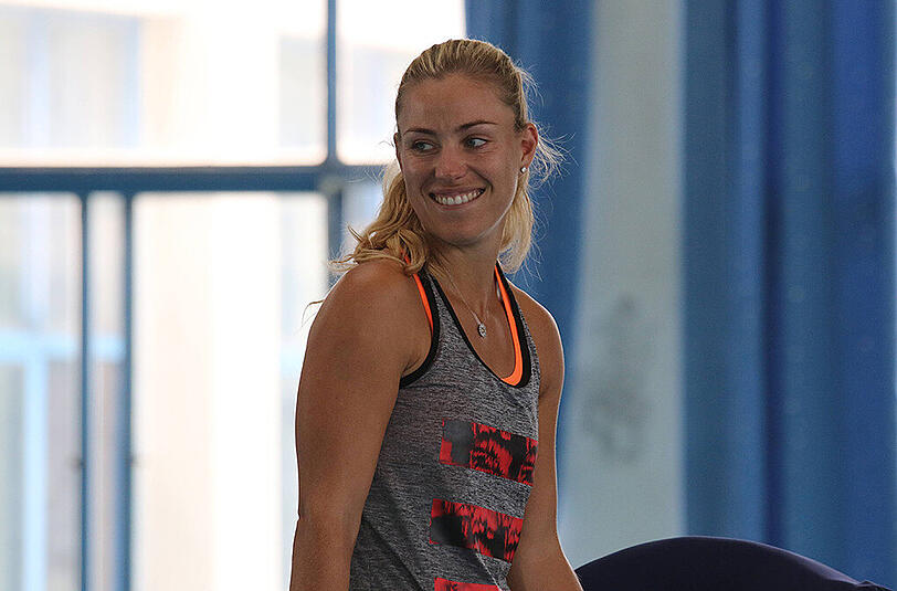 Angelique Kerber beim Besuch des Dolphin Research Center im chinesischen Wuhan.