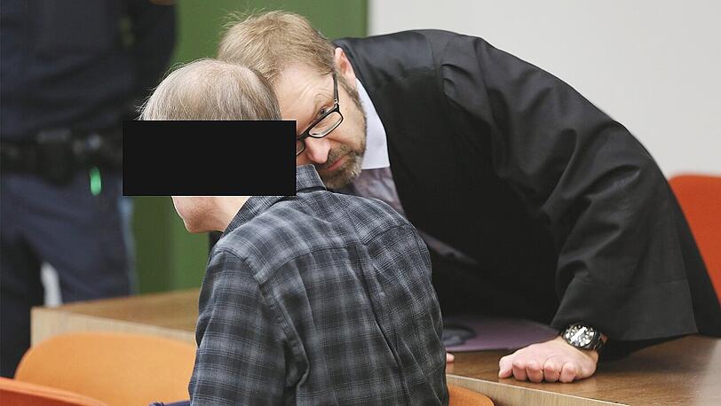 Anklage wegen Doppelmord: Frank H. im Gespräch mit seinem Anwalt Christian Bärnreuther.